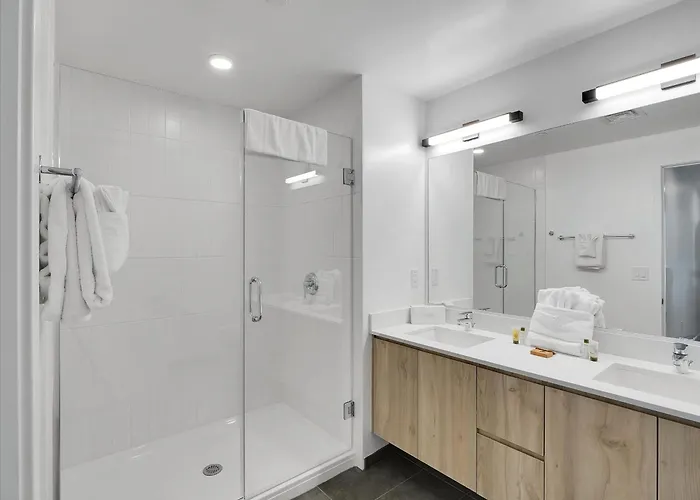 Global Luxury At Downtown