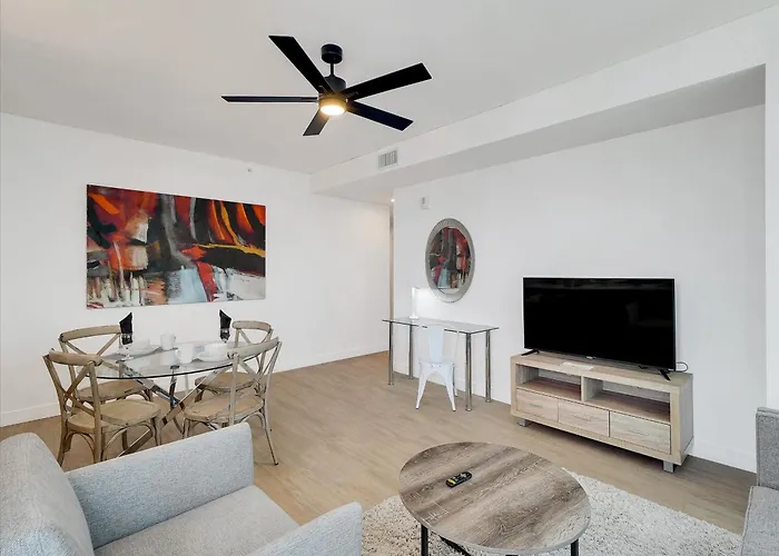 Global Luxury At Downtown