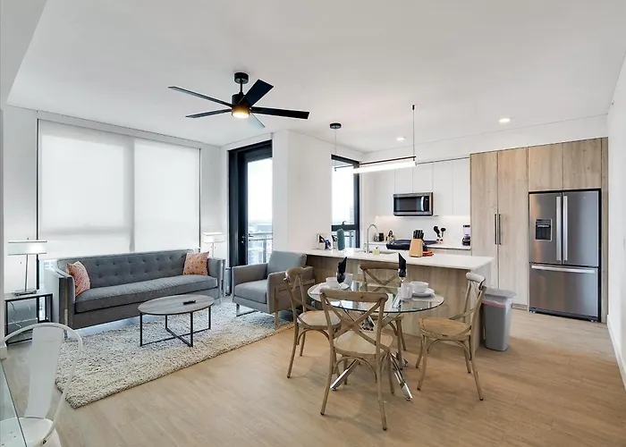 Global Luxury At Downtown Apartment