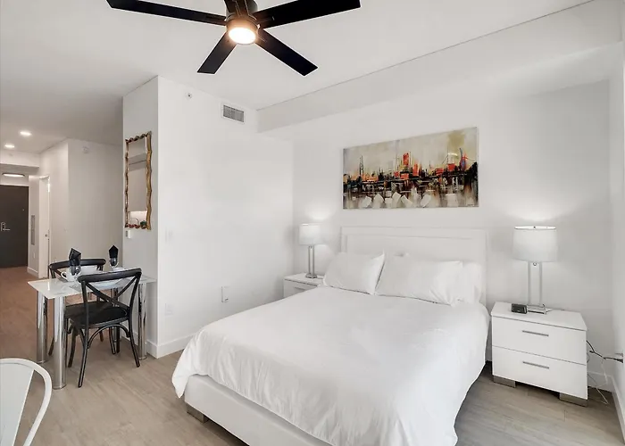 Global Luxury At Downtown Apartment *
