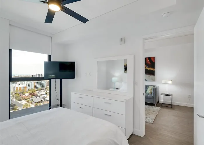 Global Luxury At Downtown