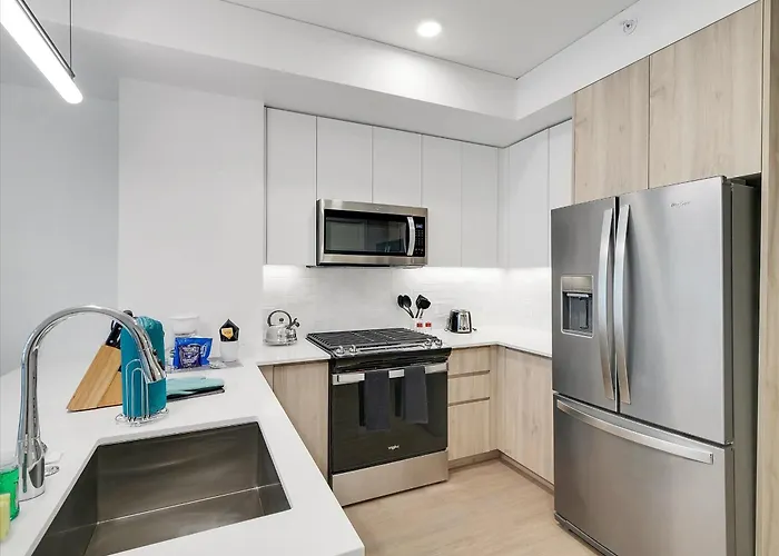 Global Luxury At Downtown Apartment