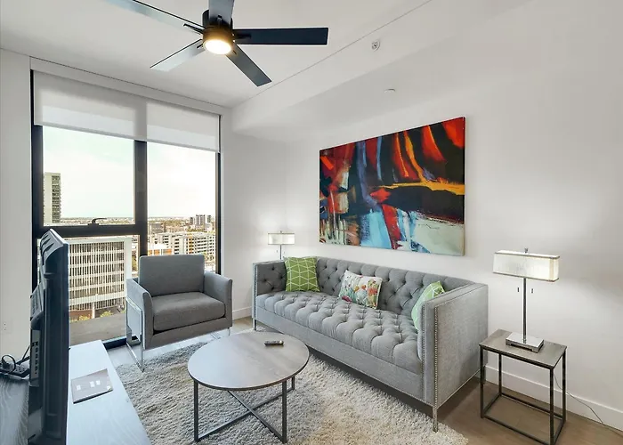 Global Luxury At Downtown