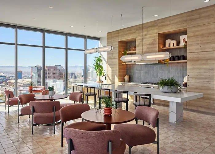 Global Luxury At Downtown Apartment
