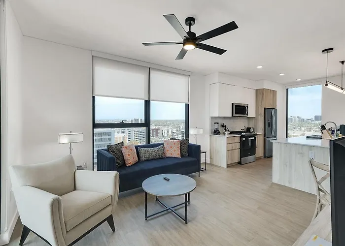 Global Luxury At Downtown *