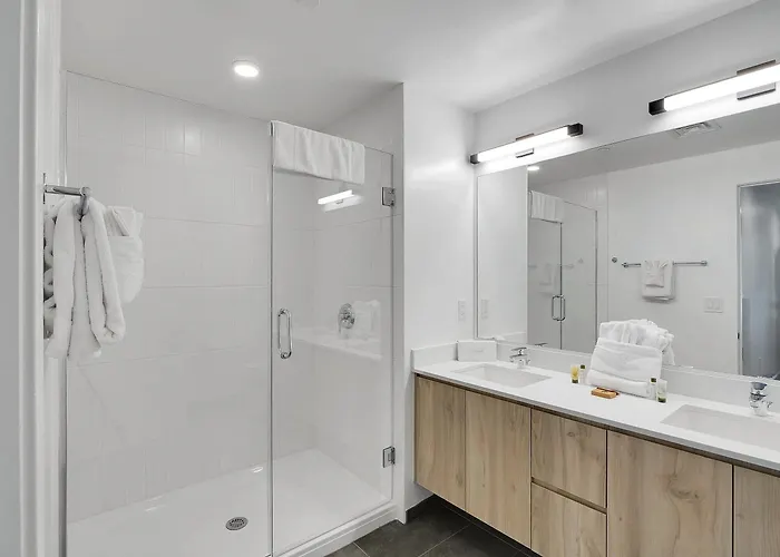 Global Luxury At Downtown